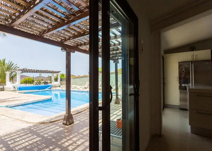 La Quinta Heights -6 Bed Villa-private Pool Σαν Μιγκέλ ντε Αμπόνα